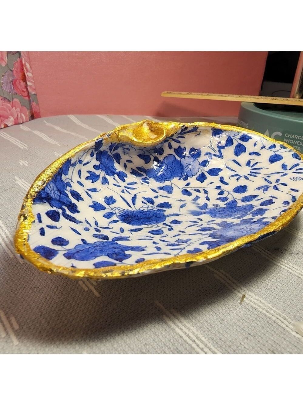 DECOUPAGE CLAM SHELL DECOUPAGE BLUE FLOWERS 💐 ON A CLAM SHELL TRINKET DISH - Picture 5 of 10